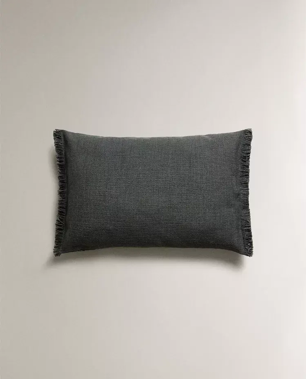 ZARA HOME НАВОЛОЧКА ДЛЯ ДЕКОРАТИВНОЙ ПОДУШКИ С БАХРОМОЙ, ТЕМНО-СИНИЙ