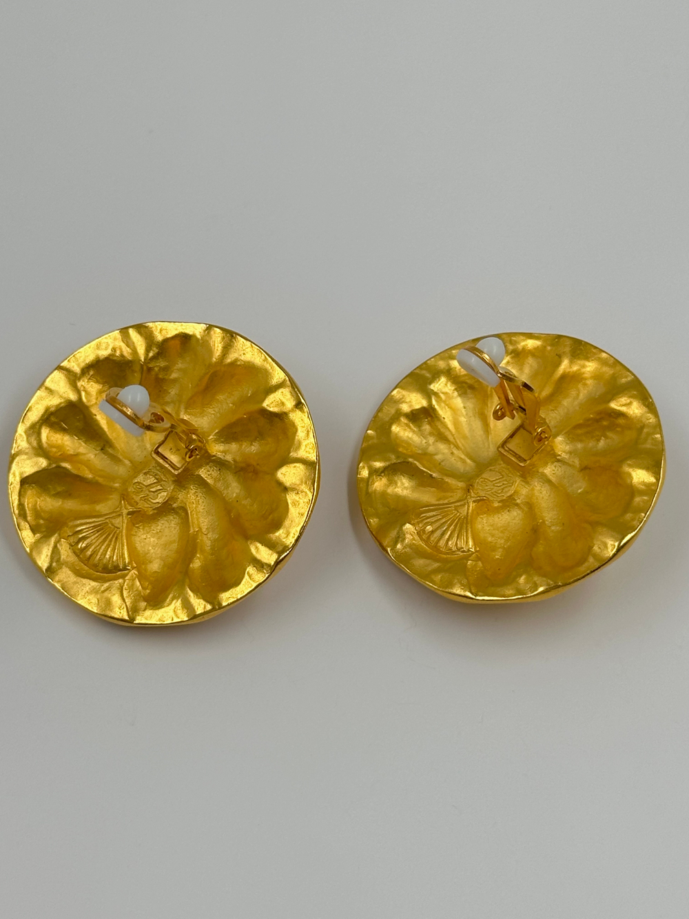 Крупные клипсы с синими кабошонами Karl Lagerfeld