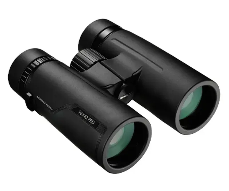 Бинокль Olympus 10x42 PRO, общий вид с наклоном на объективы