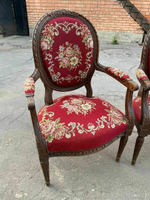 Парные старинные кресла