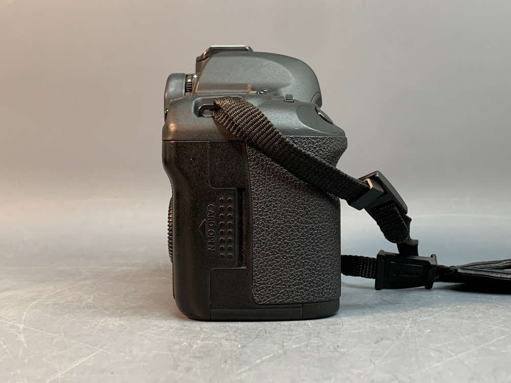 Canon EOS 5D Mark II + батарейный блок 11.500 кадров