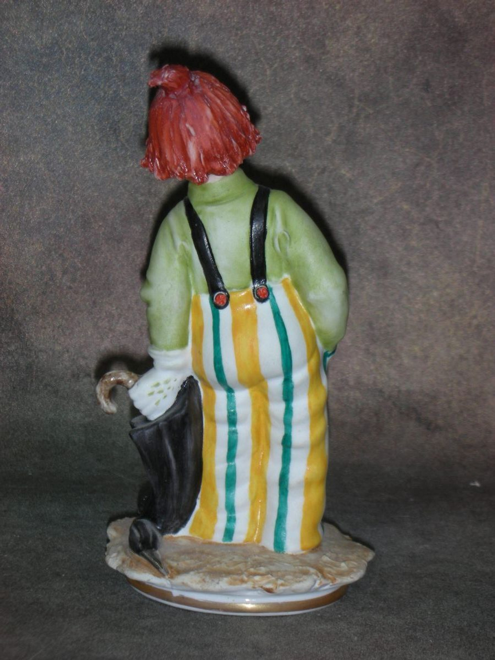 Статуэтка. Фарфор. Клоун с зонтиком. Capodimonte. Италия
