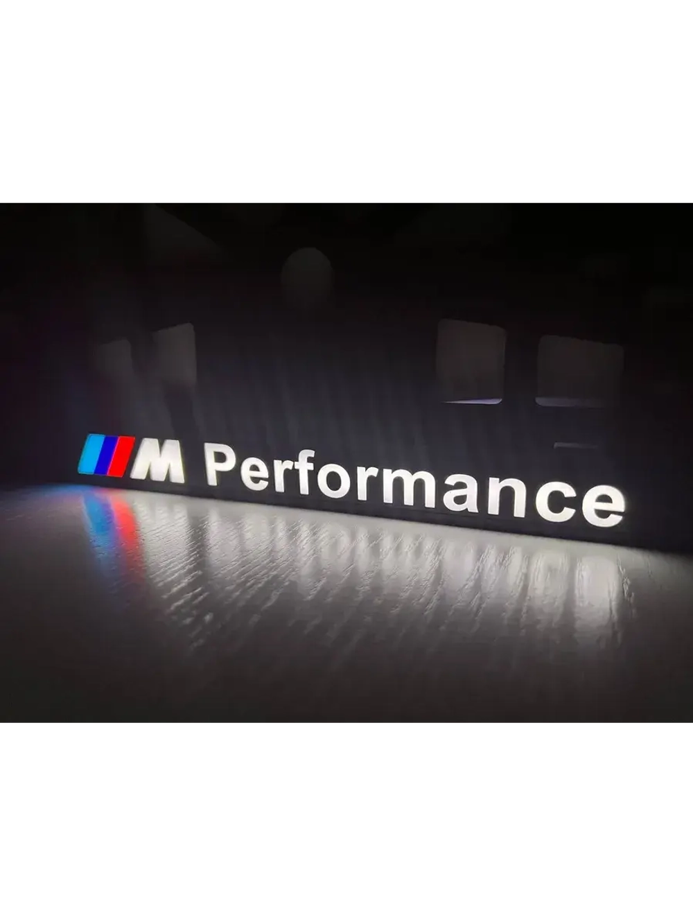 Рамка для номера с подсветкой. BMW Performance по центру