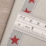 Лента декоративная Звезды, DM-007, 15.0 мм / 32,9м серебро/красный