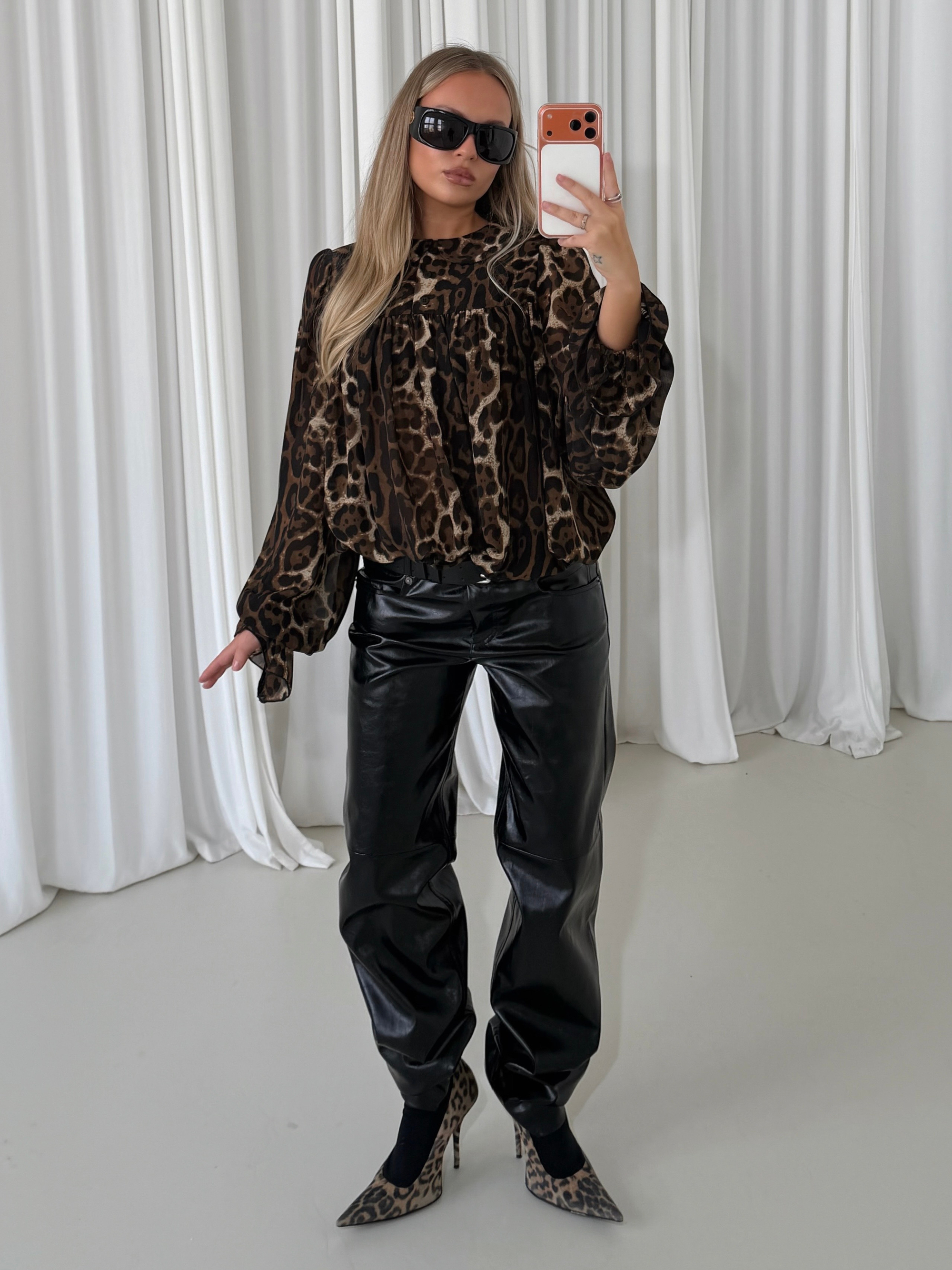 23
