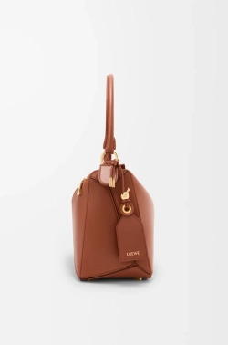 Loewe Сумка-мешок среднего размера Puzzle Featherlight из кожи ягненка наппа, коричневый