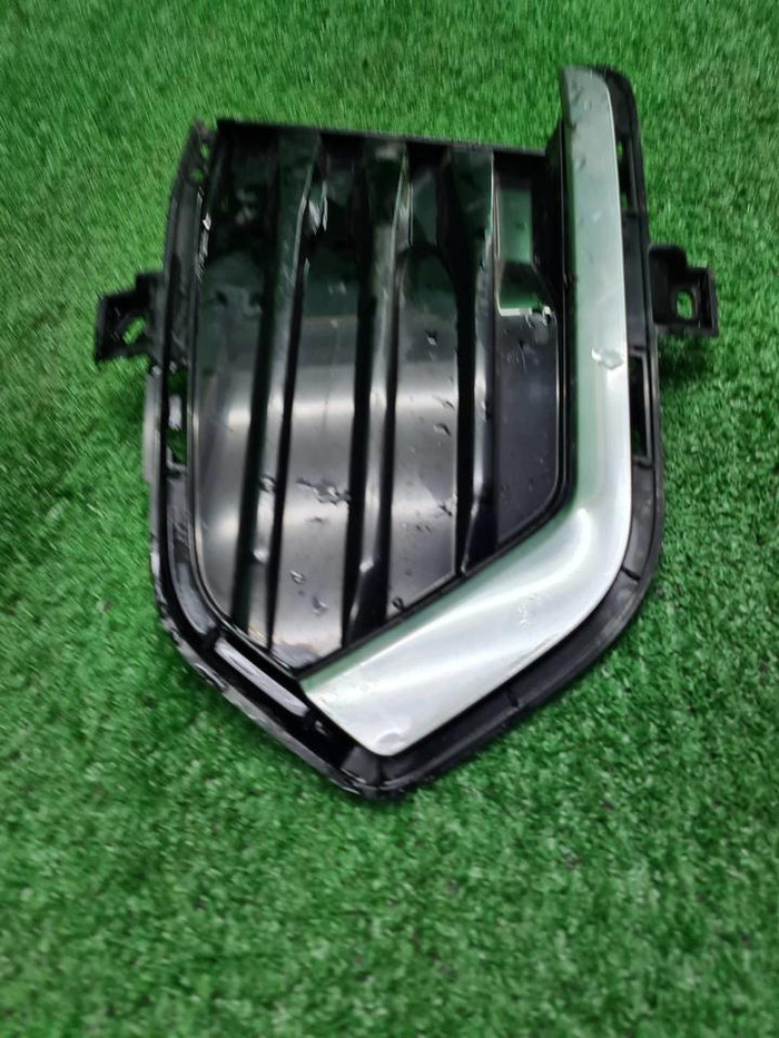 Накладка ПТФ левая Cadillac XT5 (2016-н.в.)