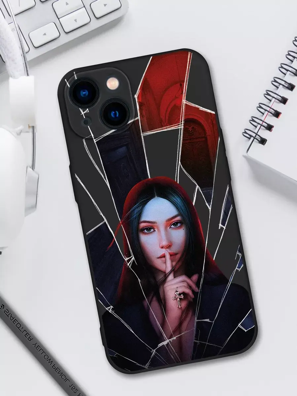 Чехол на iPhone 13 с принтом