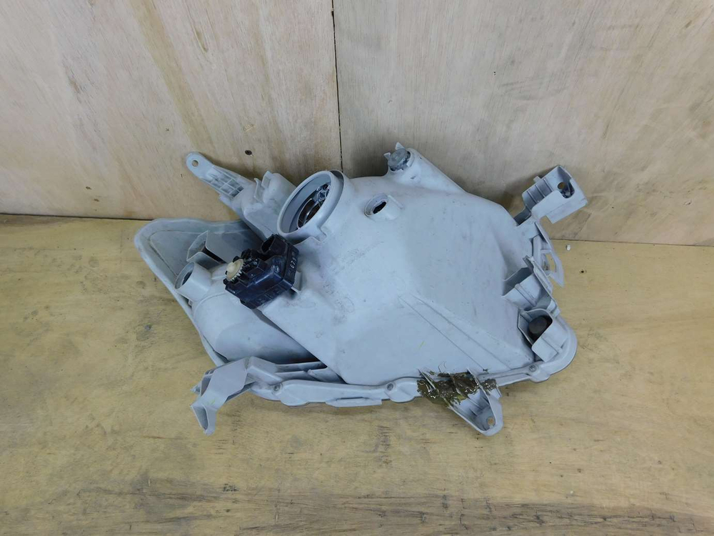 фара левая Toyota Probox NSP160 NCP165 52-279