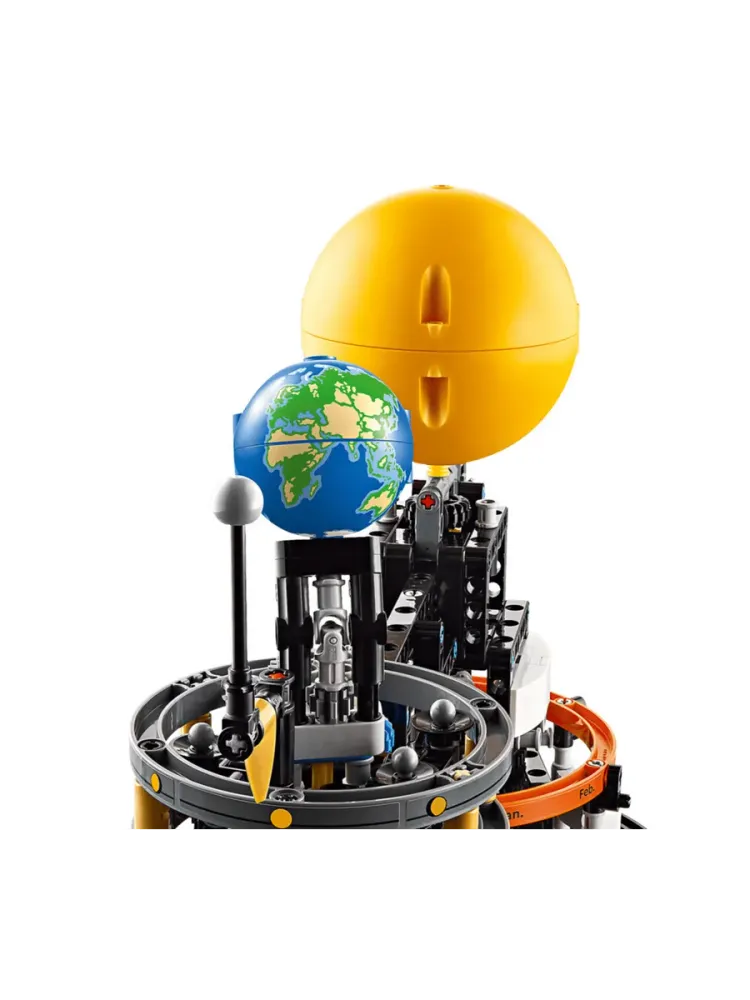 Конструктор Technic 42179 Планета Земля и Луна на орбите