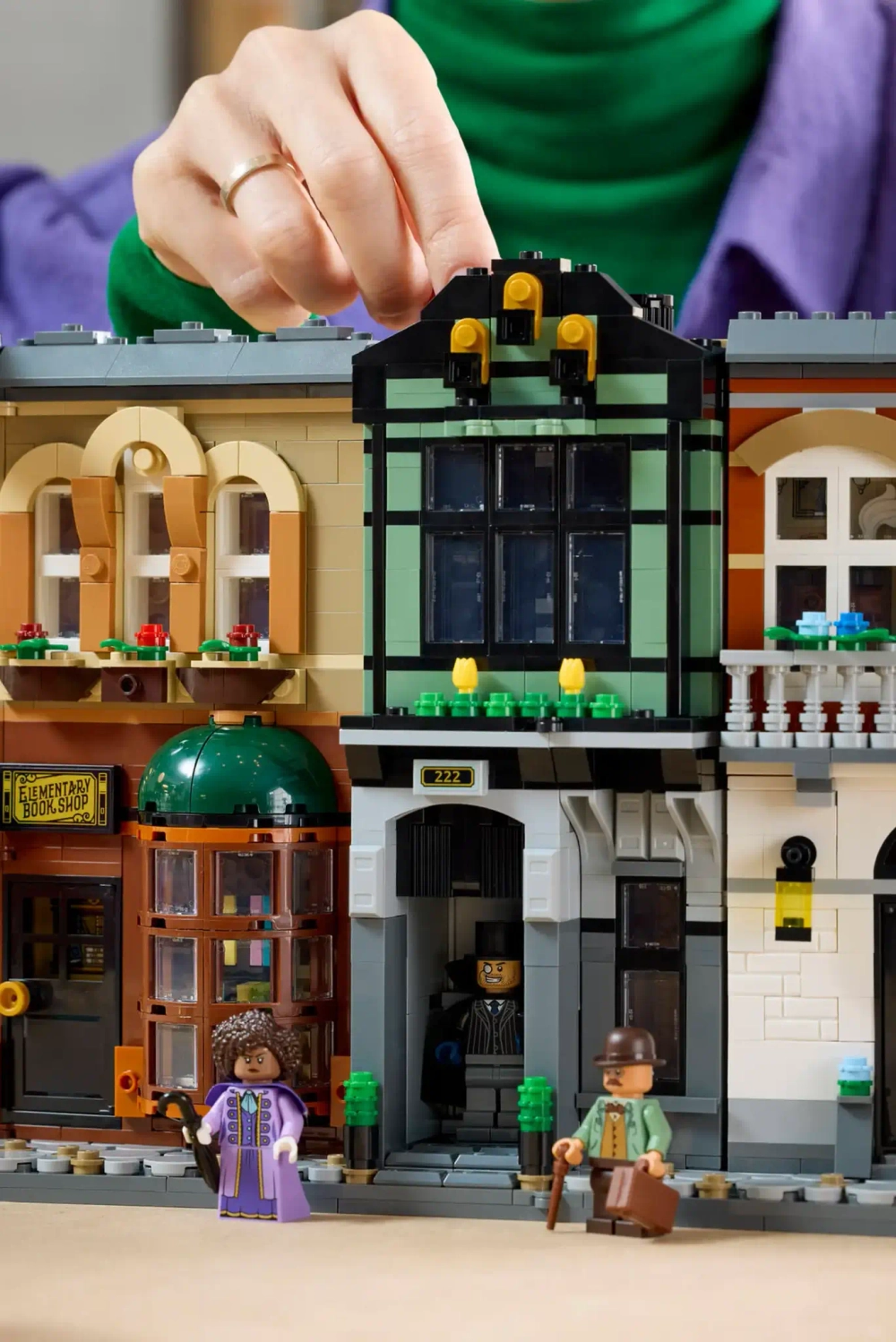 Конструктор LEGO Icons 10351 Шерлок Холмс: книжный уголок