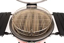Керамический гриль Kamado Joe Classic III Stand Alone, 46 см (красный), на столе из дуба