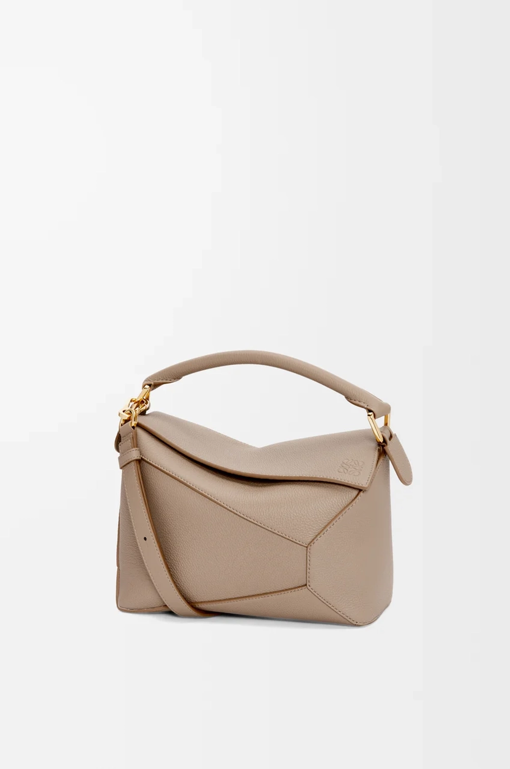 Loewe Маленькая сумка Puzzle Edge из мягкой зернистой телячьей кожи, песочный