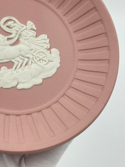 Тарелка декоративная Wedgwood розовая