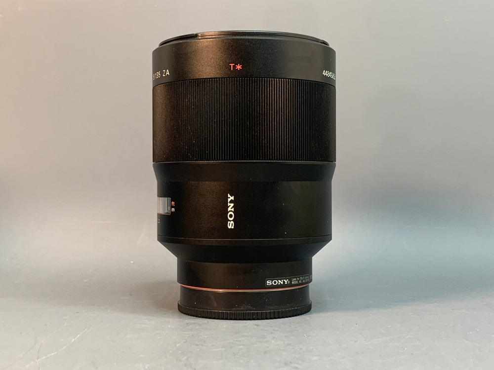 Sony 135mm f/1.8 ZA Carl Zeiss Sonnar T*