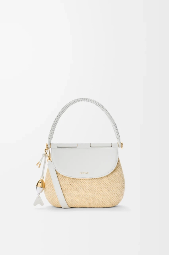 Loewe Средняя сумка Pescador из рафии и телячьей кожи, натуральный/белый