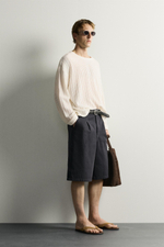 ФУТБОЛКА RELAXED FIT С ФАКТУРНОЙ ОТДЕЛКОЙ — ZARA