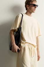 ФУТБОЛКА RELAXED FIT ИЗ РЕЛЬЕФНОЙ ТКАНИ — ZARA · 3992/430