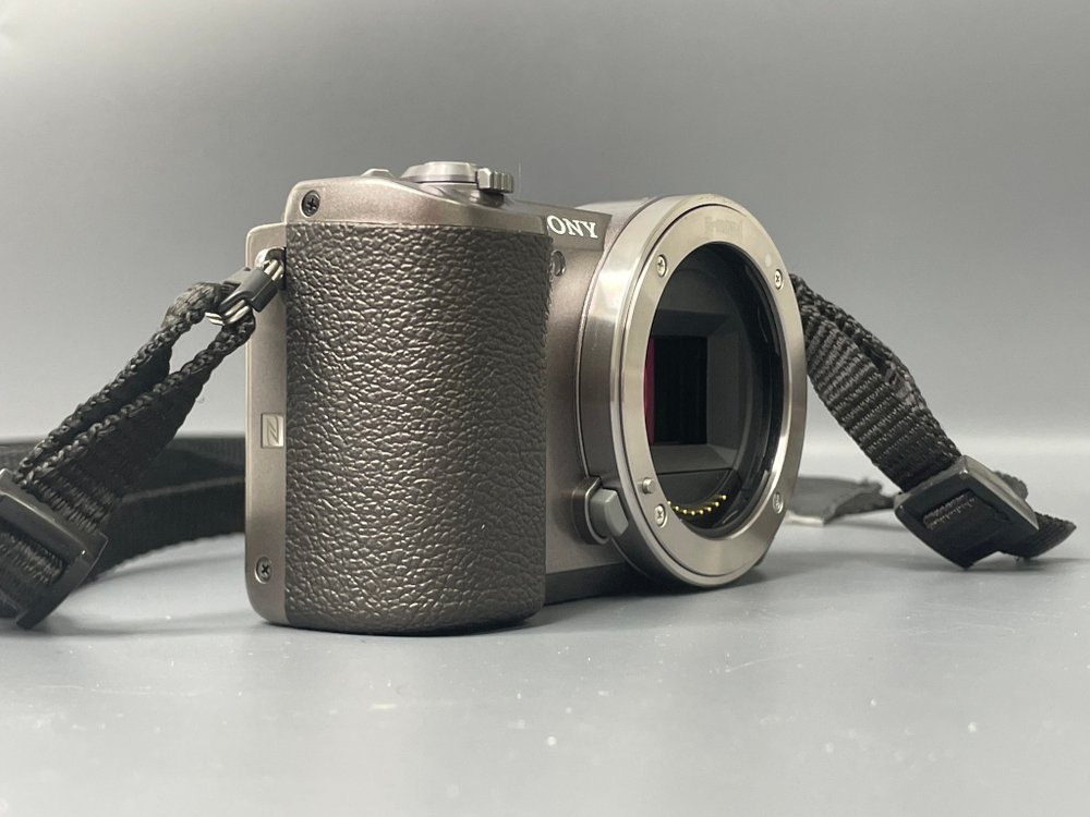 Sony A5100 kit 16-50mm 3100 кадров
