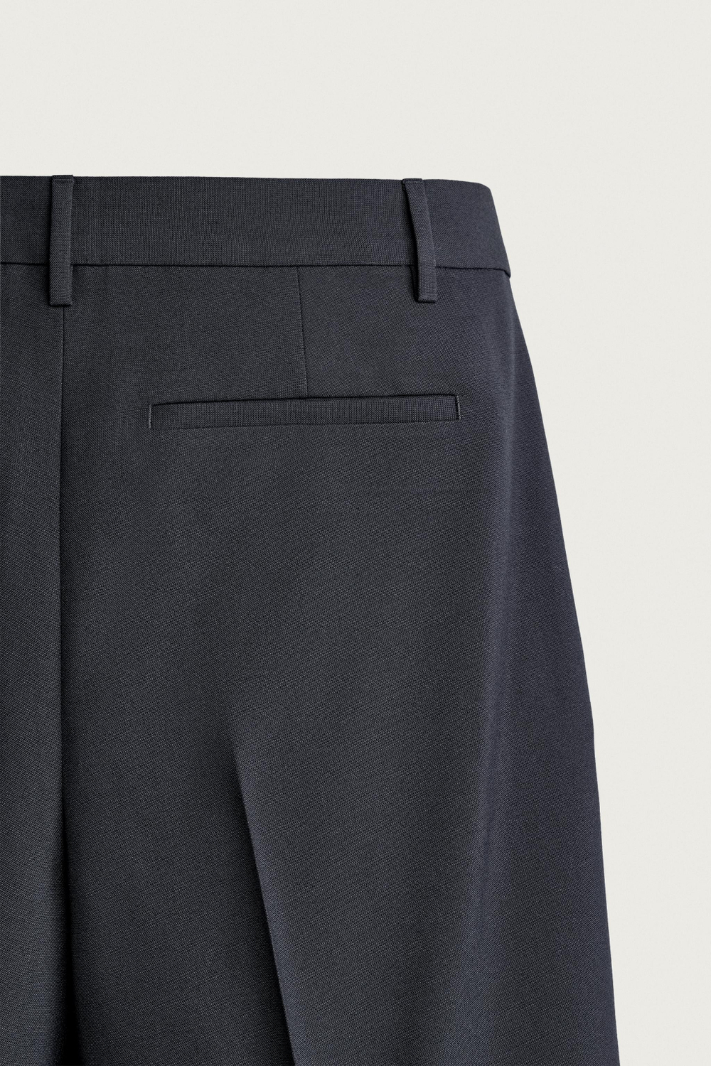БРЮКИ RELAXED FIT СО СКЛАДКАМИ — ZARA · 1564/652