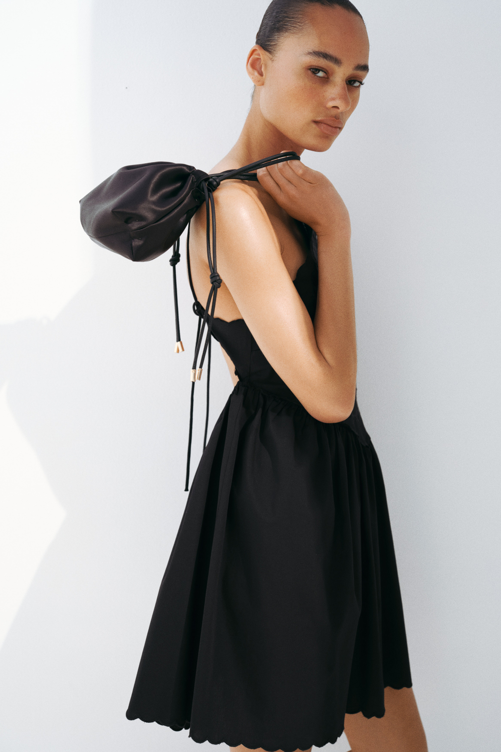 Платье с вышивкой и расклешённой юбкой — Белый — H&M 1344073