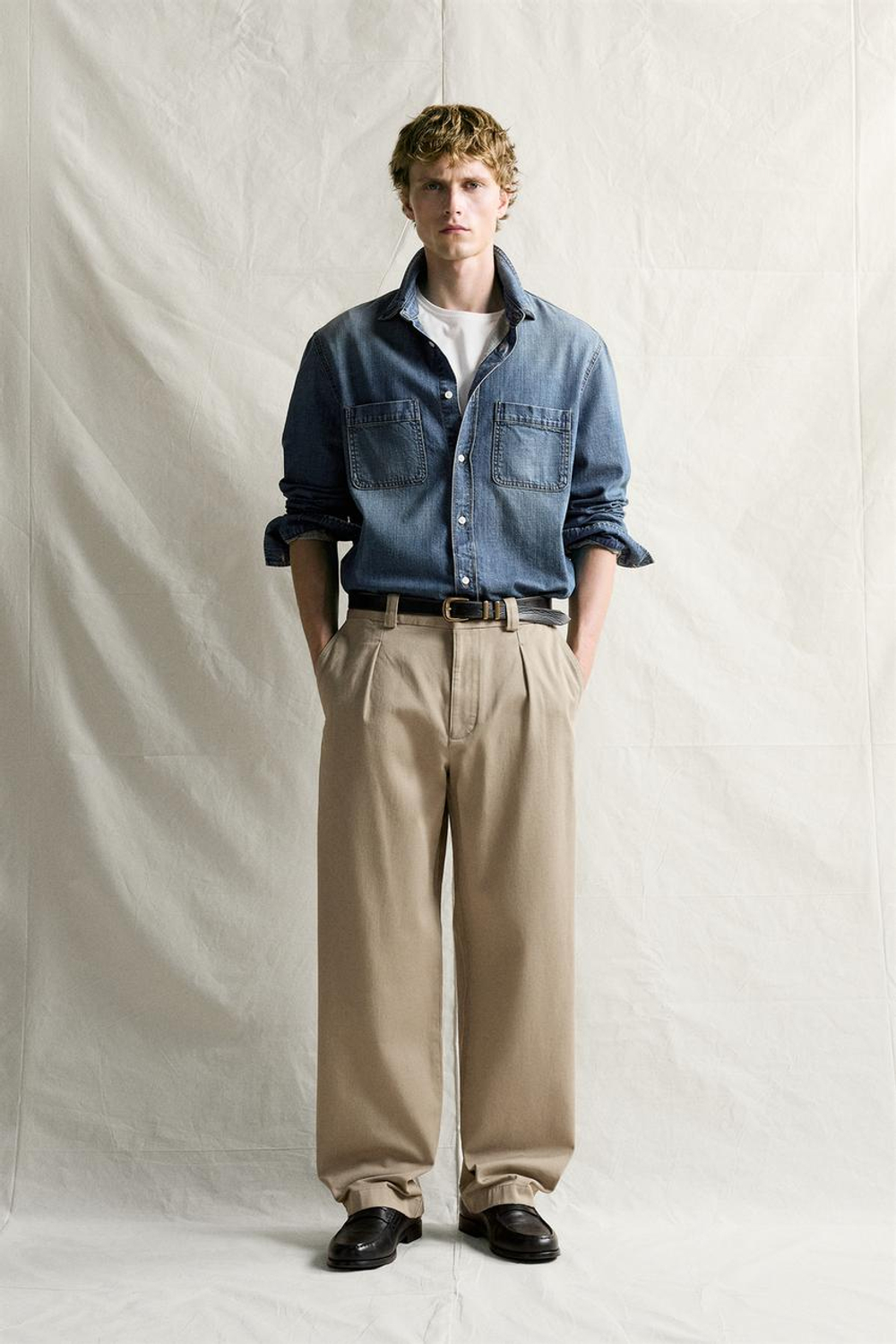 ZARA БРЮКИ ЧИНОС STRAIGHT FIT СО СКЛАДКАМИ, СЕРО-КОРИЧНЕВЫЙ