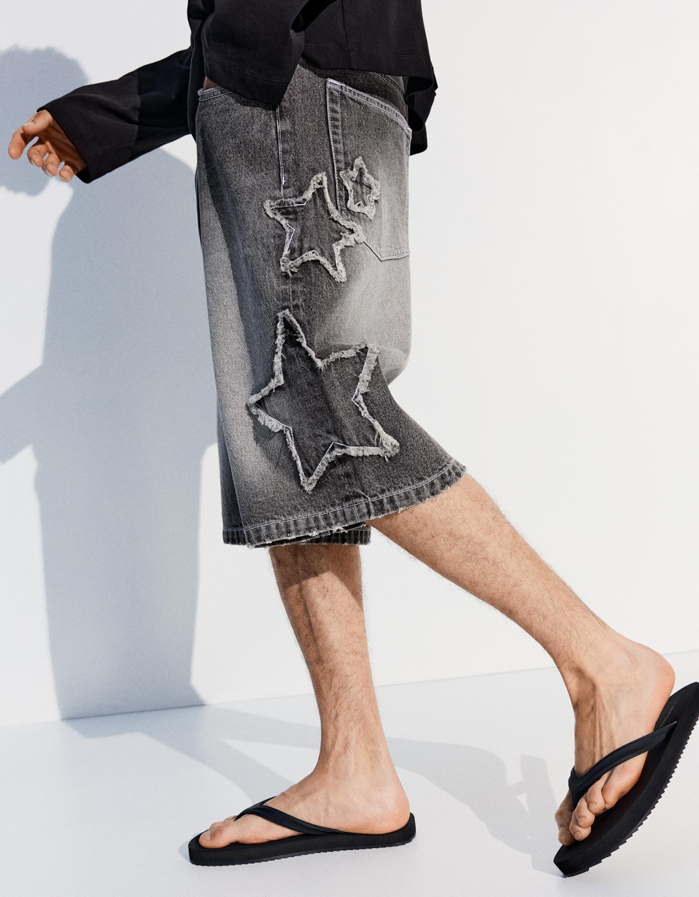 Мужские бермуды baggy fit с нашивками - BERSHKA