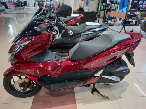 Скутер Honda PCX125 красный
