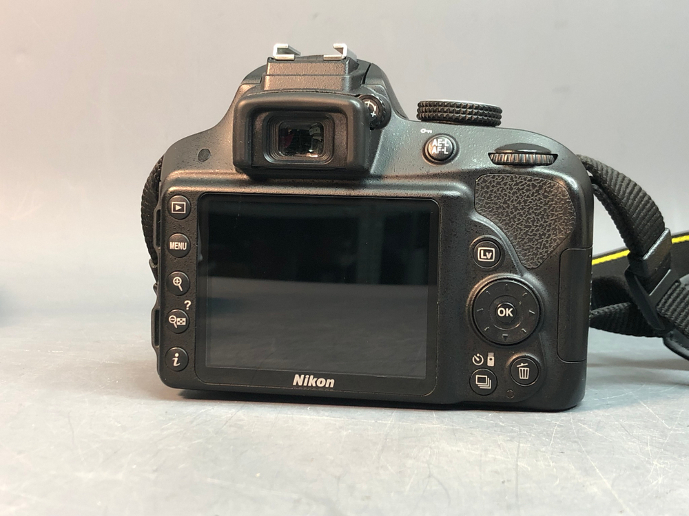 Nikon D3300 Kit 18-55mm VR II 16.105 Кадров
