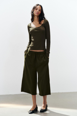 ZARA ДЛИННЫЕ ШОРТЫ ИЗ МЯГКОЙ ТКАНИ, ХАКИ