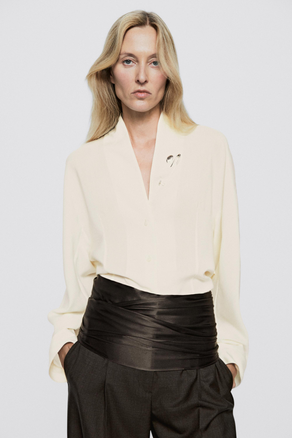 Massimo Dutti Рубашка с драпировкой и воротником-стойкой - Limited Edition, натуральный/кремовый