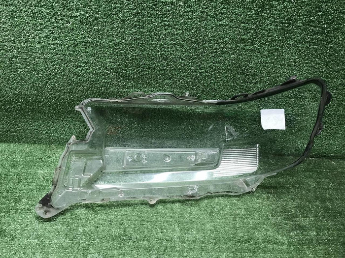 Стекло фары правое Toyota Land Cruiser 200 (15-21)