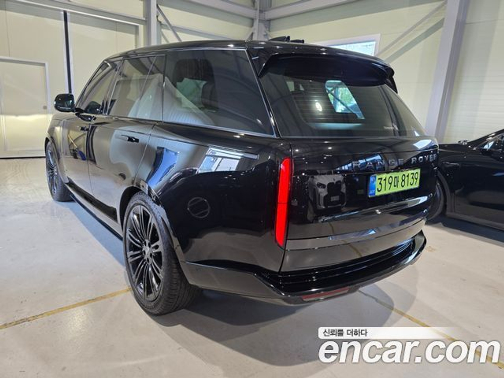 Land Rover Range Rover P530 Autobiography — 2025