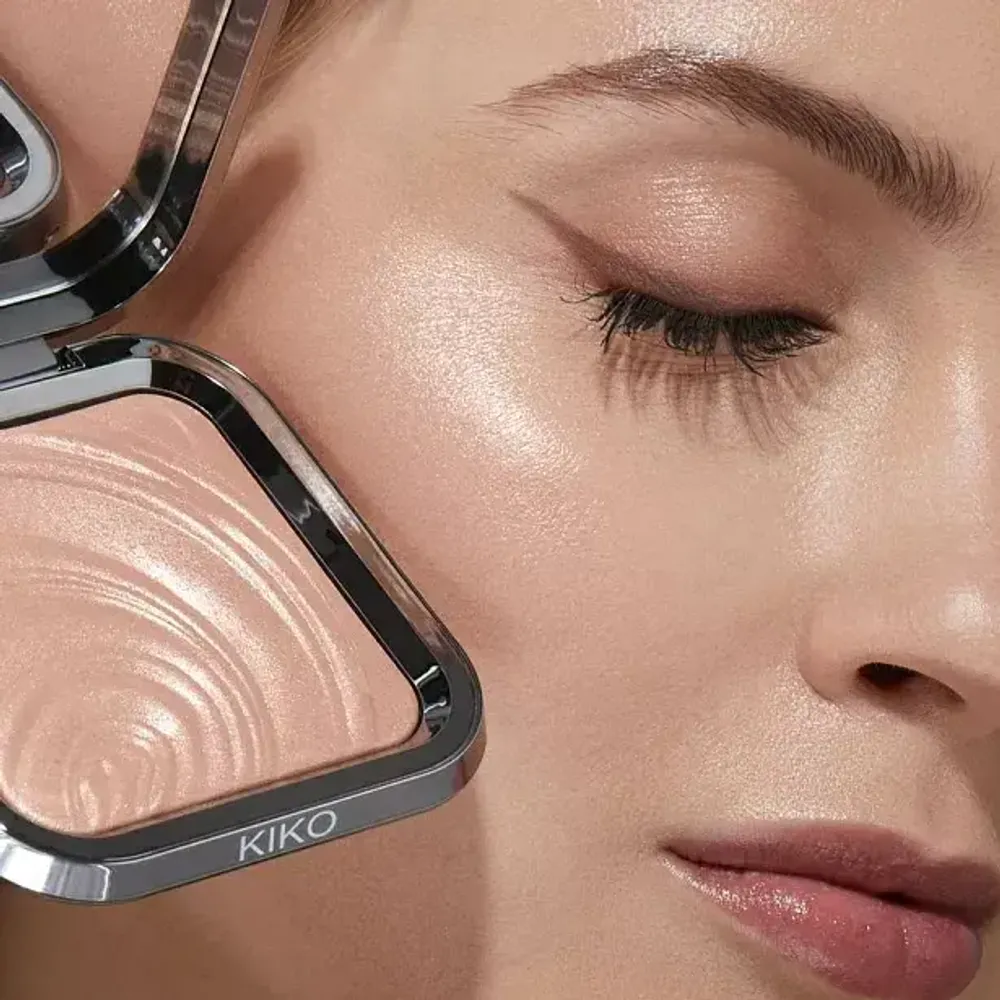 Пудровый хайлайтер kiko Milano Glow Fusion Intense Powder Highlighter - 02 Coral