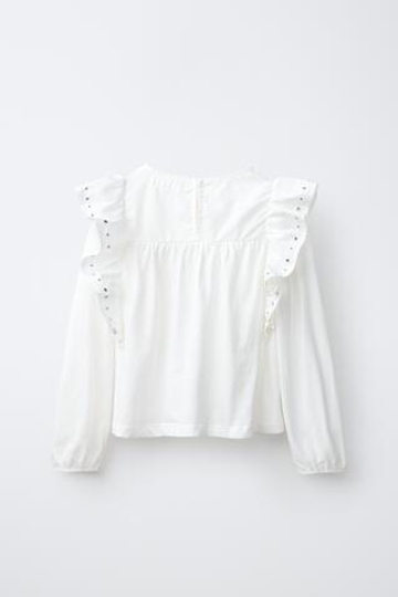 ZARA ФУТБОЛКА С ВОЛАНАМИ И ЗАКЛЕПКАМИ, ЭКРЮ