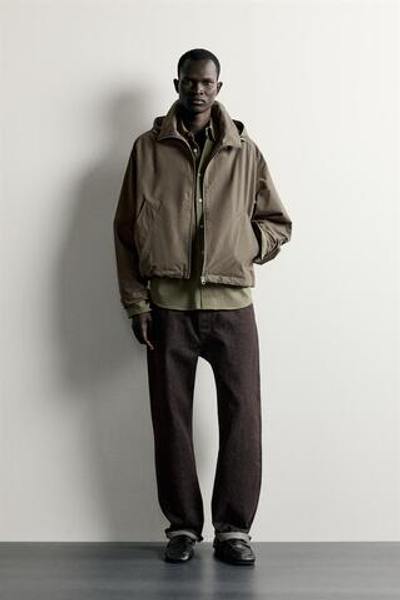 УКОРОЧЕННАЯ КУРТКА ИЗ ВЫСОКОТЕХНОЛОГИЧНОЙ ТКАНИ С КАПЮШОНОМ — ZARA