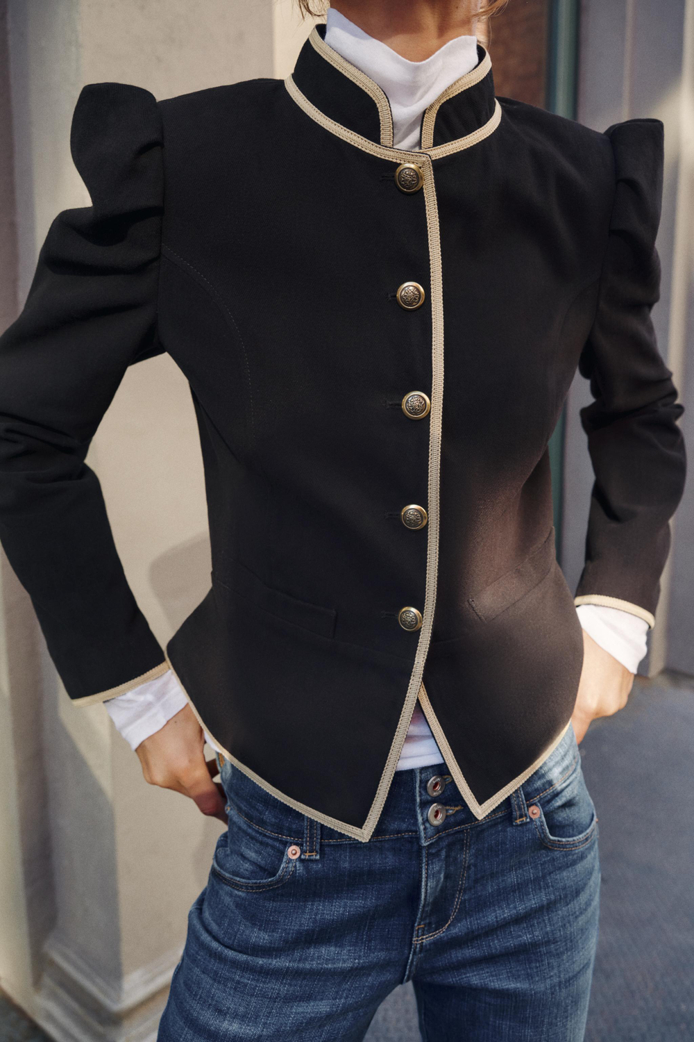 БЛЕЙЗЕР С КОНТРАСТНОЙ ОКАНТОВКОЙ — ZARA