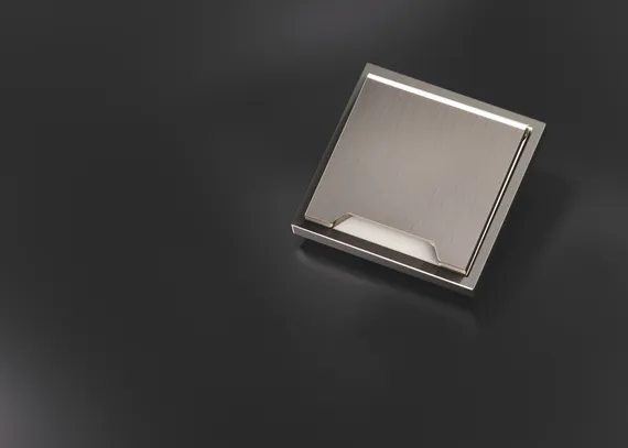 Накладка для розетки с заземлением, защитными шторками и крышкой Voltum S70 Metal Никель VLSM000811