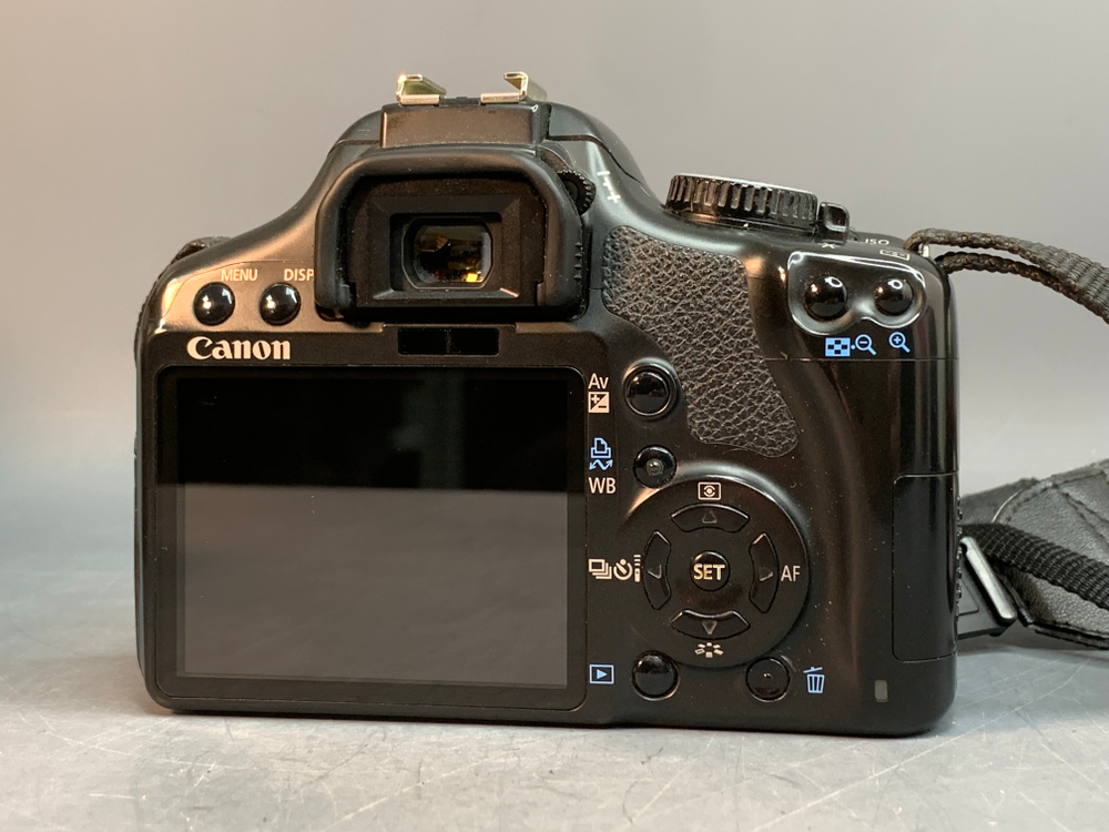 Canon 450D kit 18-55mm 3.5-5.6 IS 63.000 кадров
