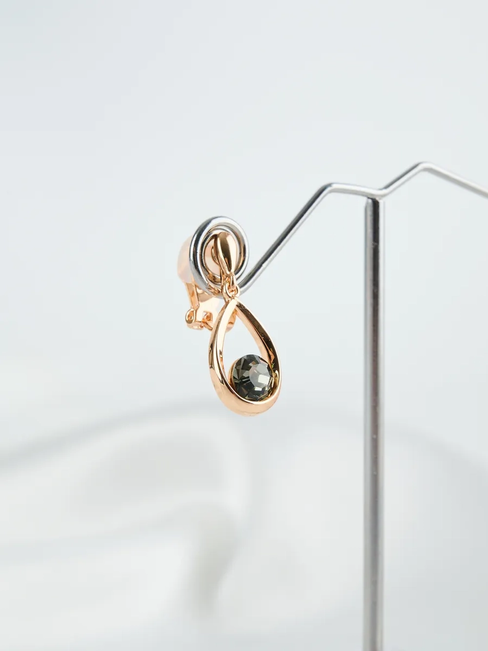 Клипсы-капли Белла с серыми кристаллами Swarovski