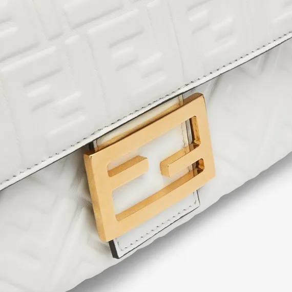 Сумка Fendi Baguette Midi белый