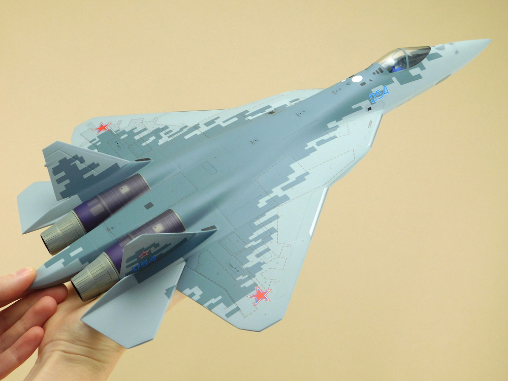 Модель самолета Су-57 (М1:48, 054, Пиксели)