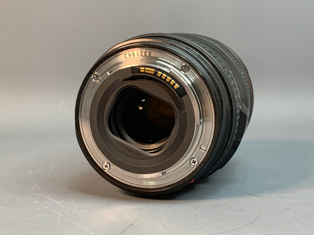 Canon EF 24-105mm 4L IS USM царапины на передней линзе