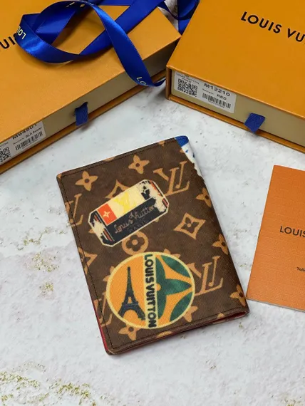 Обложка для паспорта Louis Vuitton Vivienne Holidays