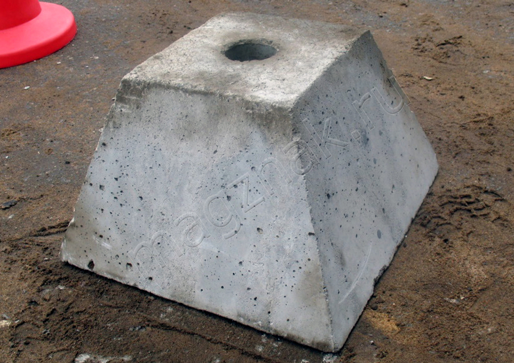 Опора бетонная Ф2 500×300 под дорожный знак