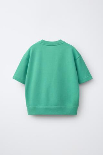 ZARA ТОЛСТОВКА С КОРОТКИМИ РУКАВАМИ И РЕЛЬЕФНОЙ НАДПИСЬЮ, УТИНО-СИНИЙ