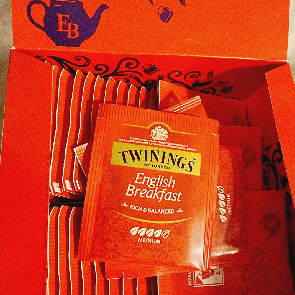 Чай черный Twinings "English Breakfast tea" 50 пакетиков 100 г (из Финляндии)
