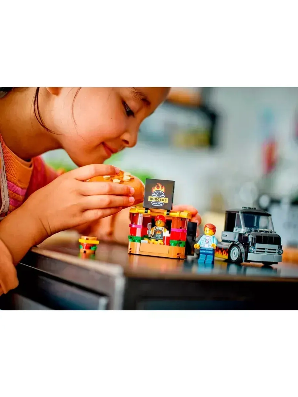 Конструктор LEGO City 60404 Бургерная на колесах