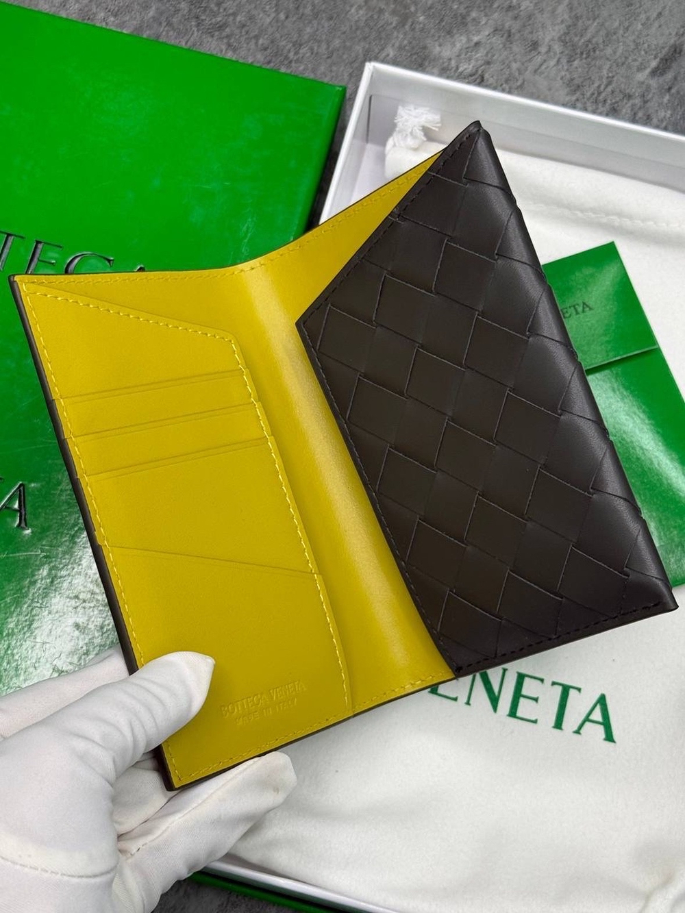 Обложка для паспорта Bottega Veneta