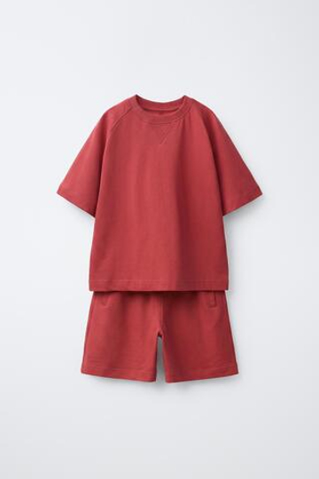 ZARA КОМПЛЕКТ ИЗ ФУТБОЛКИ И ШОРТОВ, МЯГКИЙ КРАСНЫЙ